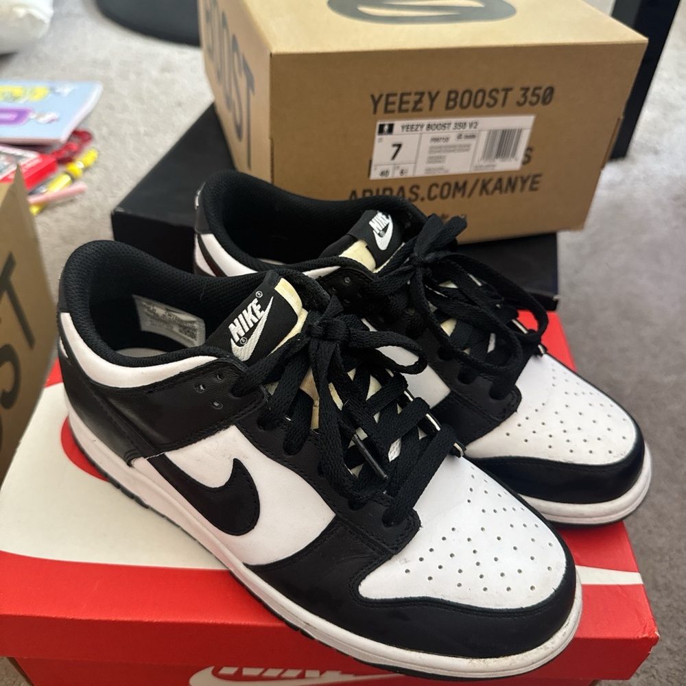 Nike Men's Black and White Low-Top Sneakers